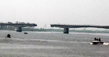 貨車超載，遼寧盤錦田莊臺<em>大橋</em><em>坍塌</em>