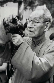 中國最早<em>的</em><em>攝影</em>記者郎靜山，把中國繪畫<em>的</em>原理應(yīng)用到<em>攝影</em>上<em>的</em>第一人
