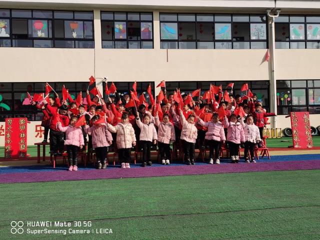 臨湘市坦渡<em>中心</em><em>幼兒園</em>：傳唱經典紅歌 激發愛國情懷
