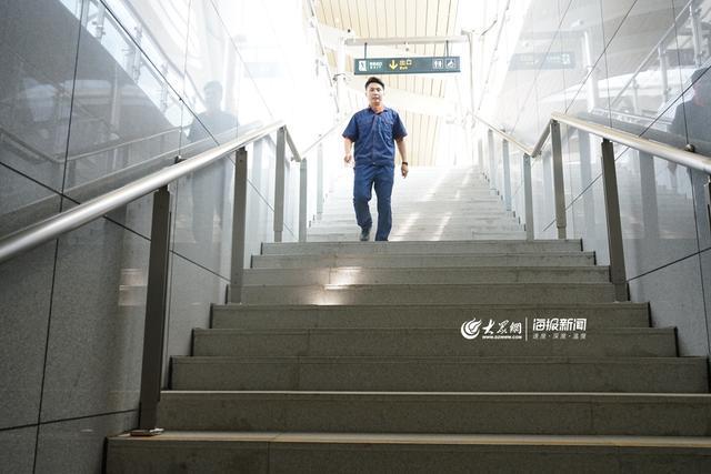 <em>城市軌道交通</em><em>機電</em><em>技術</em>專業《最美青島人｜<em>地鐵</em>門梯檢修工王建：超40℃環境下工作服像泡在水里》<em>課程</em><em>思</em><em>政</em><em>課堂教學</em><em>案例</em>