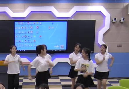 學生<em>課堂</em>唱跳<em>表演</em>，培養(yǎng)職業(yè)能力