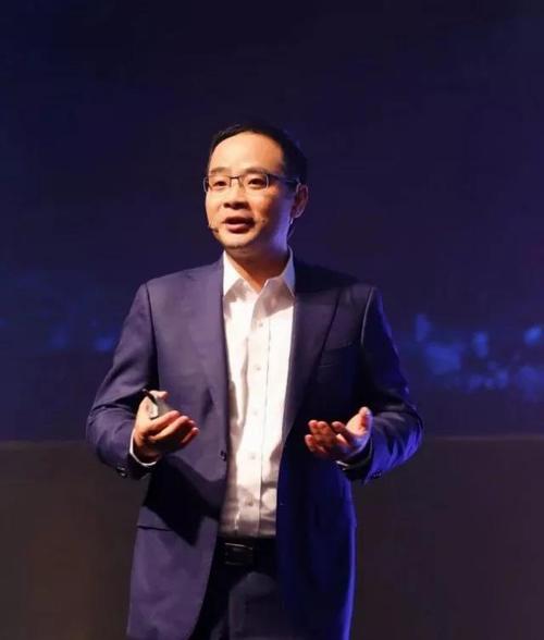 <em>在</em>鄭葉來的<em>帶領(lǐng)</em>下 華為<em>云</em>正式對外發(fā)布公有<em>云</em>戰(zhàn)略