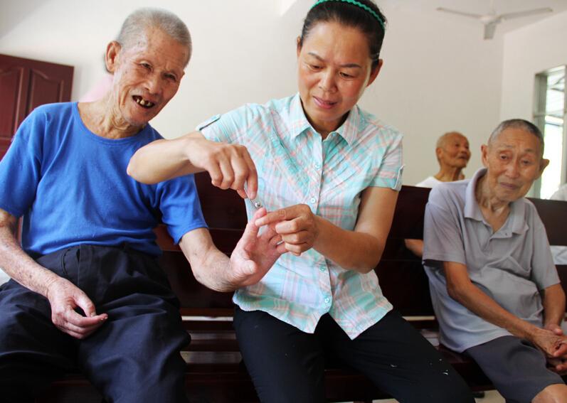 全國(guó)“孝親敬老之星”劉春香：敬老護(hù)老，傳遞愛<em>的</em>暖流
