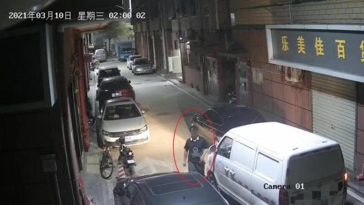 汽車擋道無挪車號碼 <em>男子</em>泄憤劃車被刑拘并賠償修費2萬