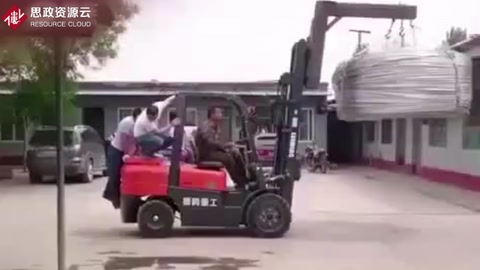 叉車事故、倉儲實(shí)訓(xùn)室設(shè)備使用安全守則
