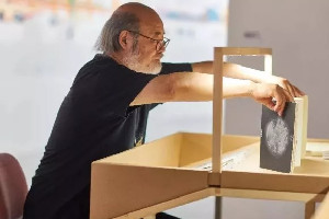 用四十年告訴你書籍設計的真相，呂敬人讓人敬佩！