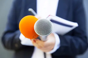 <em>新聞學</em><em>專業</em>、<em>廣告學</em><em>專業</em>、<em>網絡</em><em>與</em><em>新</em><em>媒體</em><em>專業</em>、<em>漢語言</em><em>文學</em><em>專業</em>：淺談<em>新</em><em>媒體</em><em>專業</em>的人才培養和<em>課程</em><em>建設</em><em>課程</em>中的應用場景