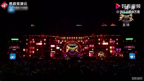 劉歡溫柔演唱《彎彎的月亮》，唱的傷感深情，<em>歌詞</em>走心<em>好聽</em>！