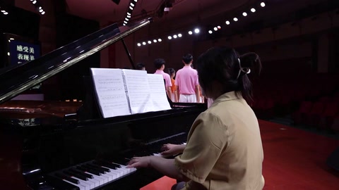 <em>微</em><em>課</em>：音樂表演專業《<em>合唱</em><em>藝術</em><em>鑒賞</em><em>與</em><em>實踐</em>-變形化<em>指揮</em><em>語言</em><em>的</em><em>情感</em><em>傳達</em>》