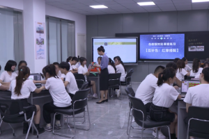 <em>微</em><em>課</em>：工業(yè)<em>設(shè)計(jì)</em><em>專業(yè)</em>《主題燈具<em>設(shè)計(jì)</em>-色相<em>強(qiáng)</em><em>對比</em>》