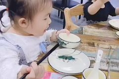 幼兒<em>角色</em><em>游戲</em>—吃飯