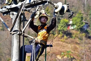 <em>授課</em><em>圖片</em>—女<em>電力</em><em>線路工</em>