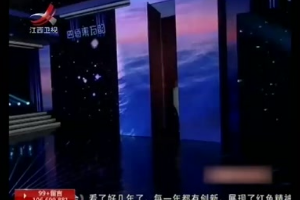 男子一襲白衣唱《烏蘇里船歌》太藝術(shù)