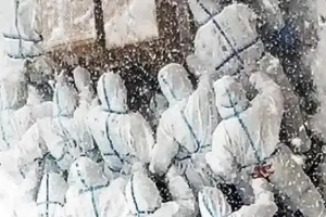 大連海洋大學志愿者冒雪送防疫<em>物資</em>